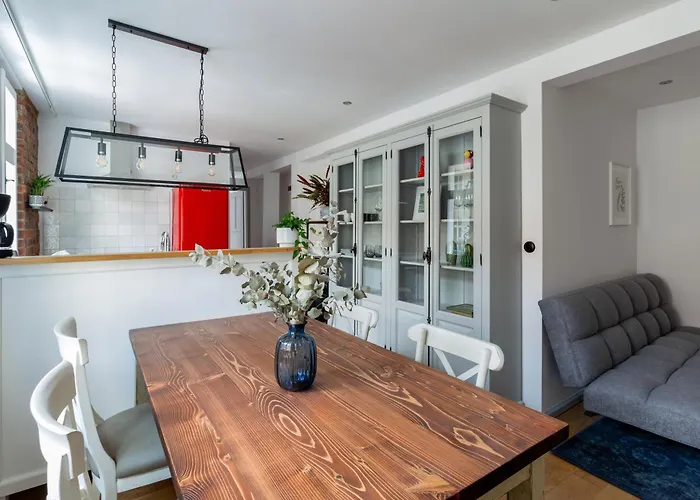 Klimatyczne Mieszkanie W Centrum פוזנן